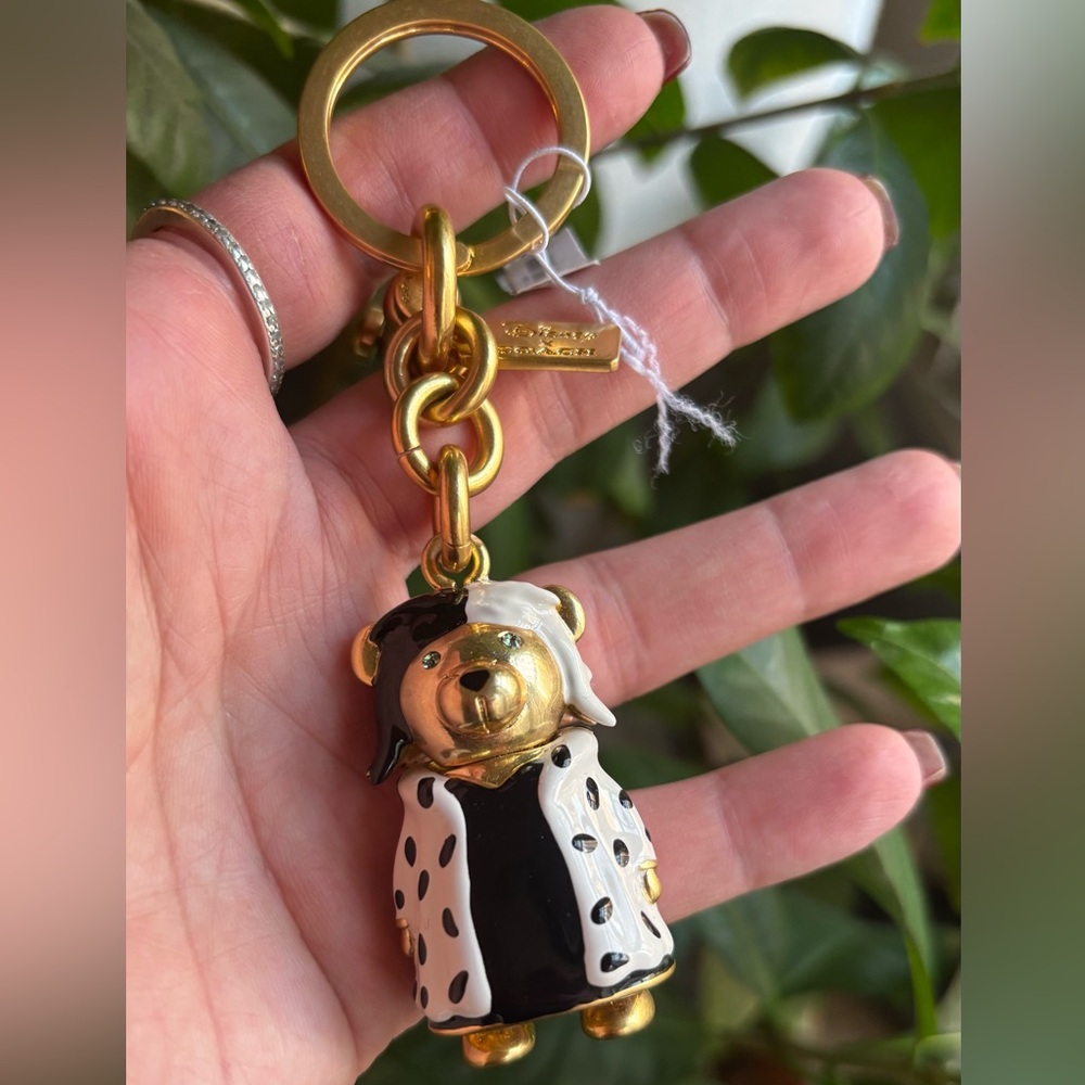 Authentic COACH Cruella DISNEY VILLAIN COLLECTION Keychain - Picture 1 of 7